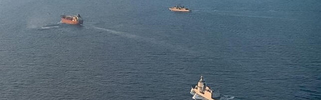 Ship of the Italian Navy aboard oil tanker of the Russian shadow fleet