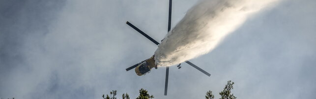 Meeting between two fire helicopters in Greece, a crew is safe