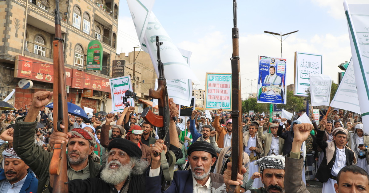 The Houthi attack Saudi oil plants with drones