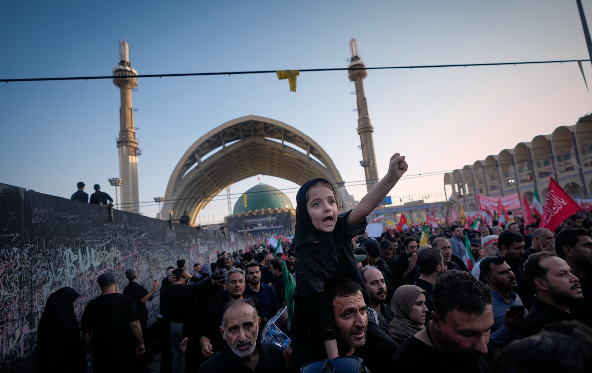 Families of the victims of the 'Minab Elementary School' attend Khamenei's funeral... as a symbol of anti-American sentiment