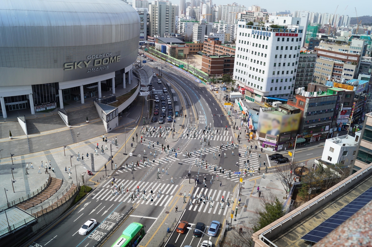 The measure cuts pedestrian walking distance by 5.6 meters and reduces vehicle-pedestrian accidents by 27.3%