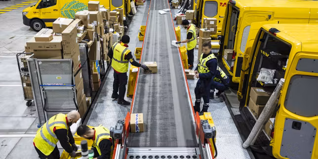 The 2 euro French tax on small packages will be suspended, replaced by a European customs duty