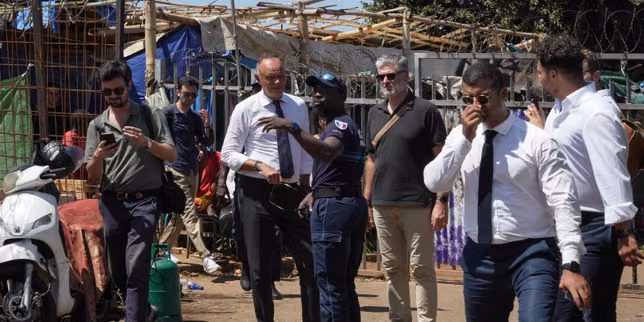 Presidential 2027: In Mayotte, Edouard Philippe promises to "close the gates of immigration" to elected officials tired of promises