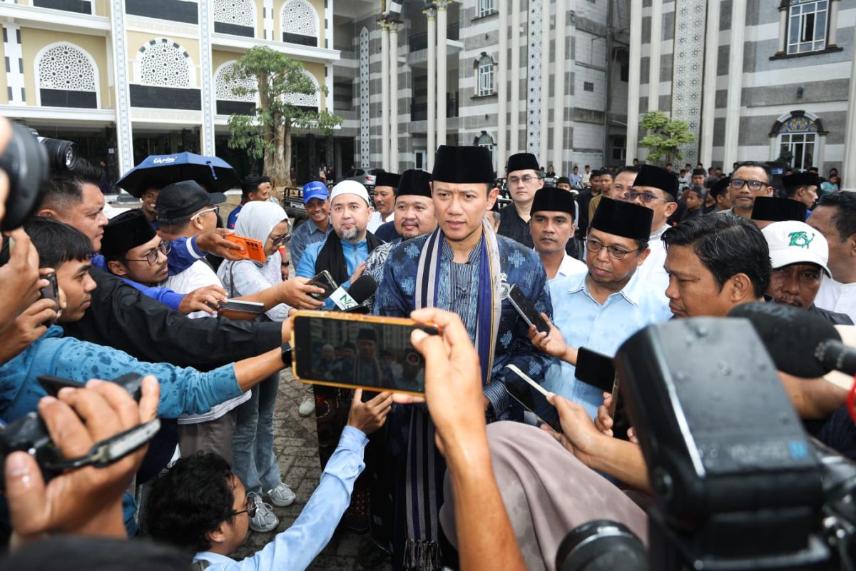 Coordinating Minister Agus Harimurti Yudhoyono says the government will investigate the KM Mutiara Sentosa blaze off northern Madura