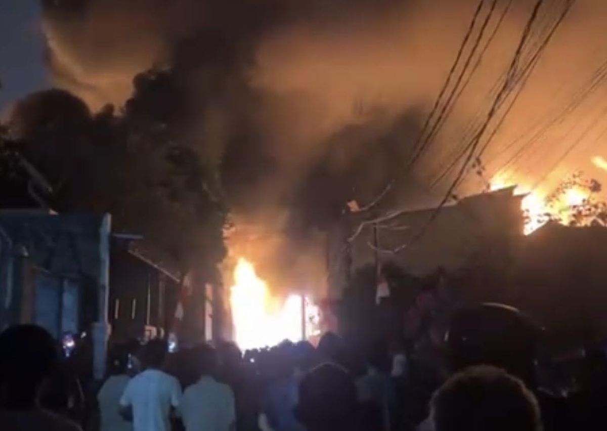 20 personnel extinguish house fire in Kramat Jati, East Jakarta
