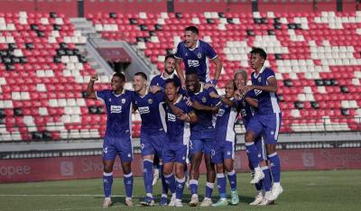 Persib will face Persebaya Surabaya in the final, with Persib having won the title in 2015 and Persebaya finishing runner-up in 2019
