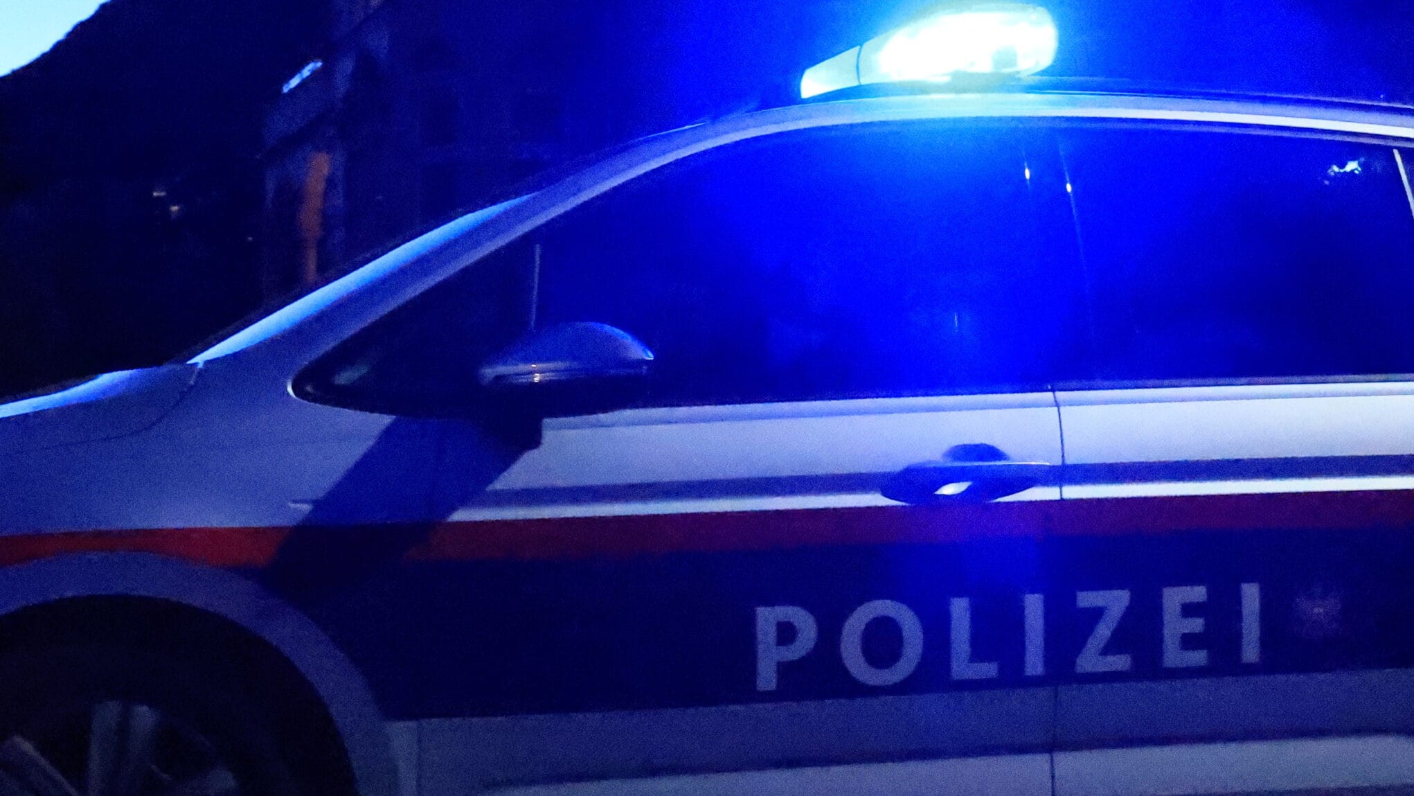 Heavily drunk biker dragged two policemen with