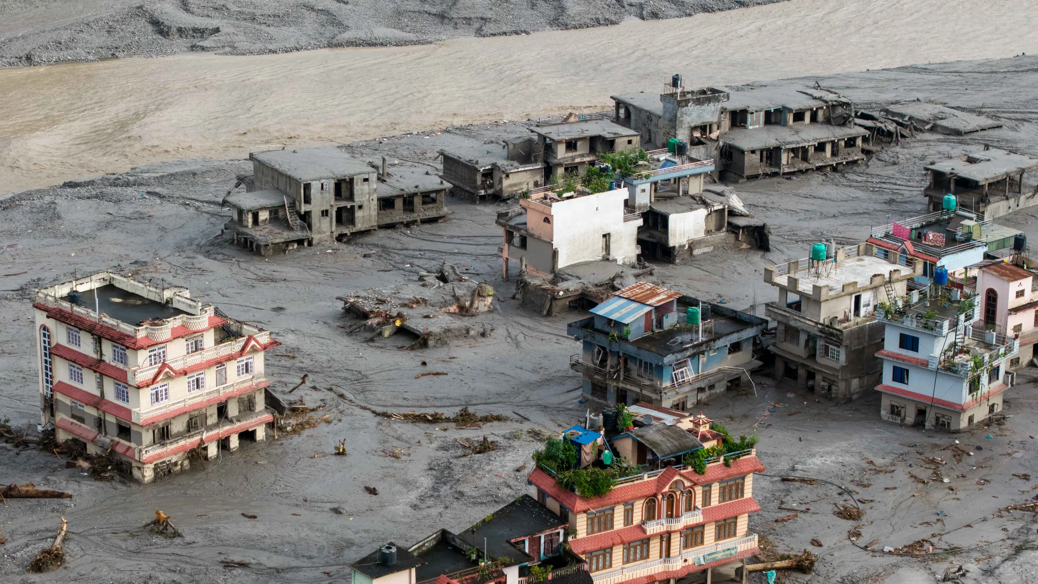 Flash flood in Nepal and Tibet: More than 1,300 missing