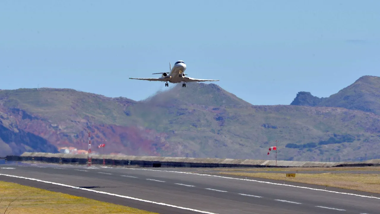 Wind takes to cancel 30 flights at Madeira Airport