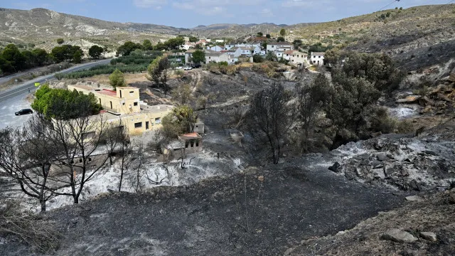 No. of deaths after fire in Almería rises to 13. Victim was 93 years old