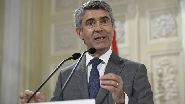 National examinations. Carneiro wants more explanations from Montenegro