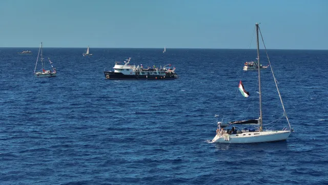 Flotilla leaves for Albanian island coveted by the Trump family