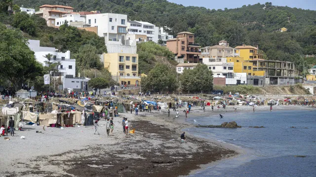 Spain will transfer 500 migrant girls from Ceuta to the mainland