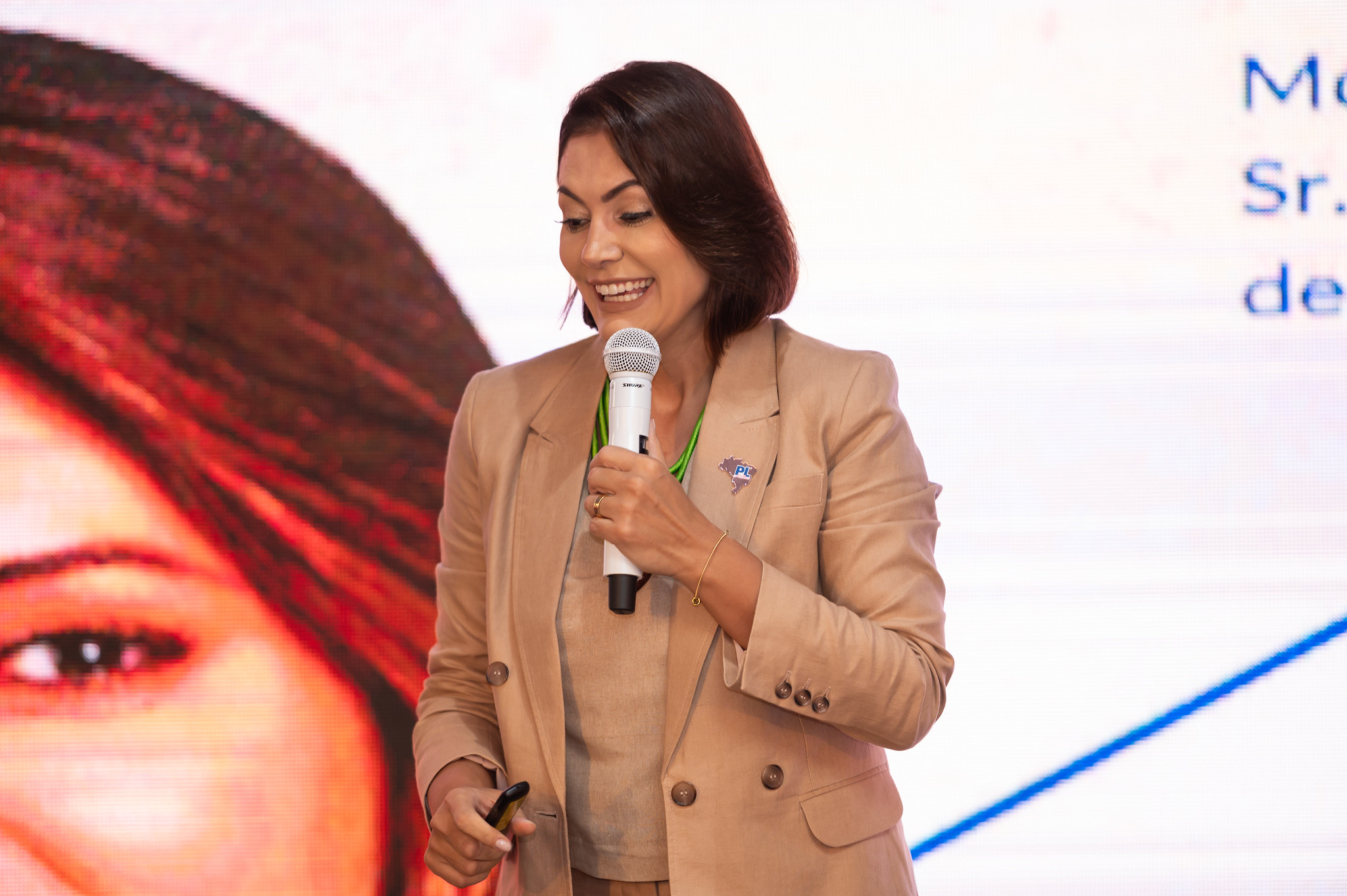Former first lady accepted to be the second name on the PL ticket in the race, at an event with Valdemar Costa Neto and Celina Leão