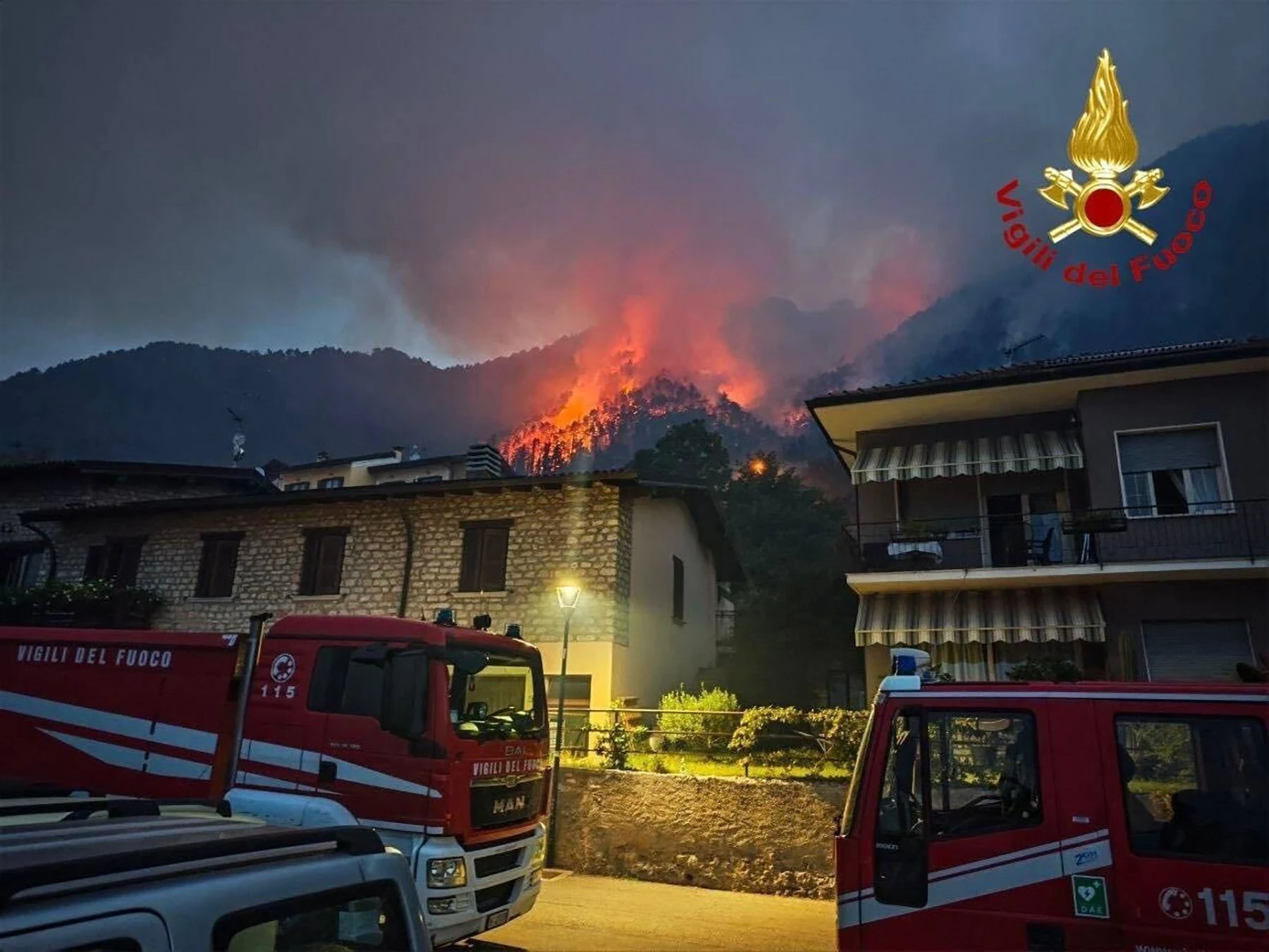 Italy: 200 people on Lake Garda leave homes due to forest fire