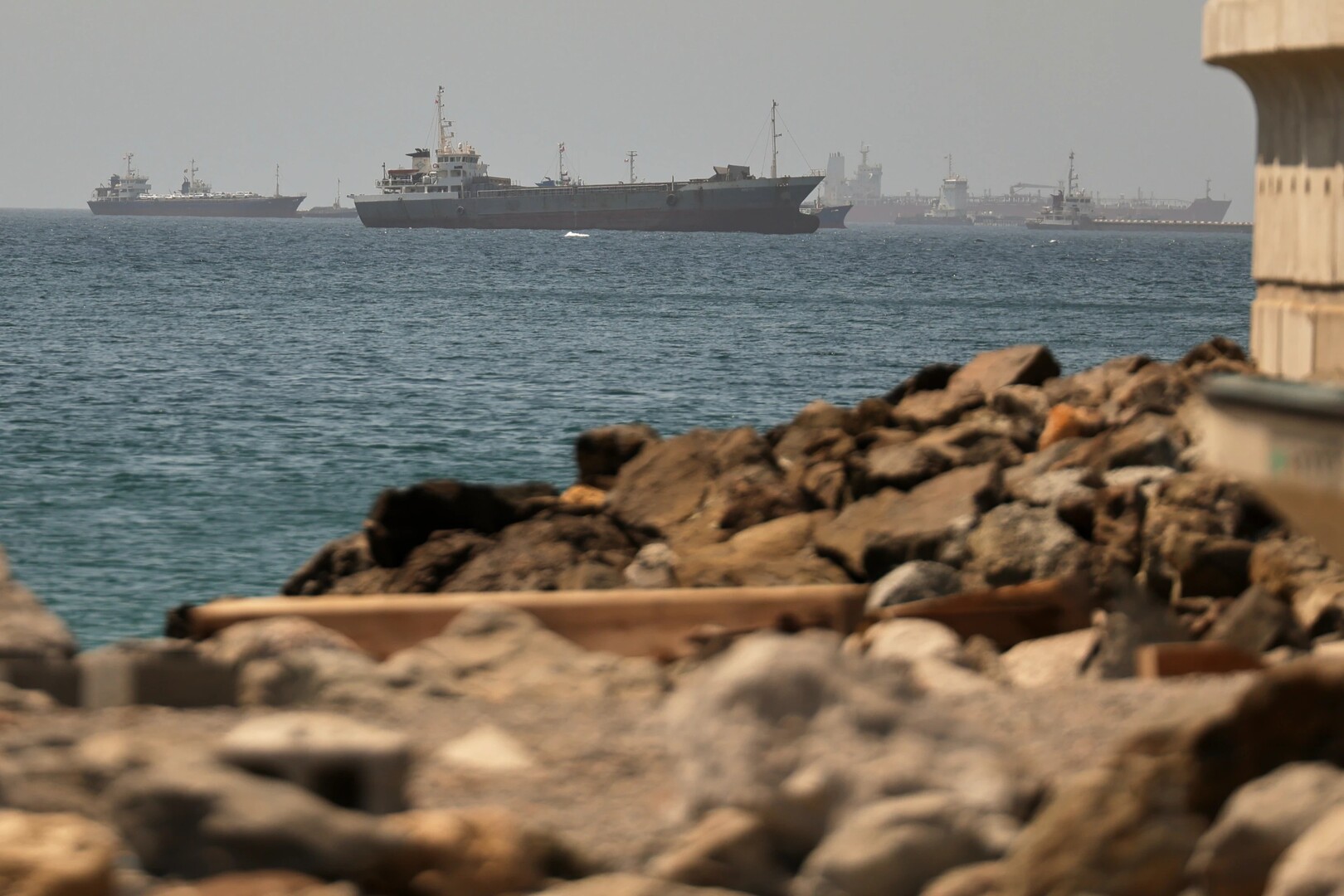 Iran attacked a cargo ship in a Tramp test to reopen the Harms Strait