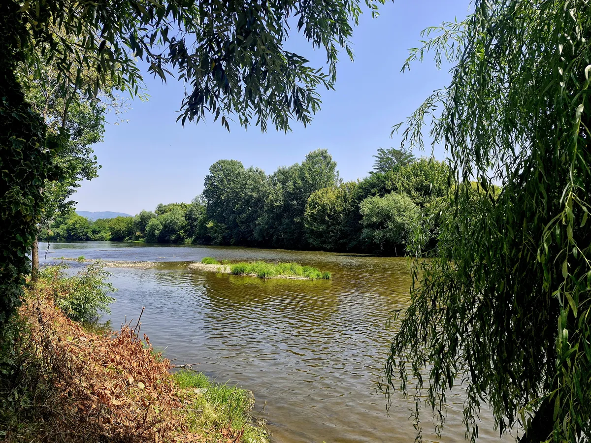 Temperatures range from 35 to 40°C, with the hottest period expected August 5-8, before a brief easing and return of heat