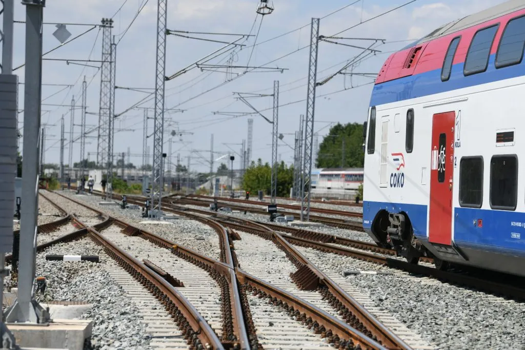A man died while running across the railway tracks in Zemun