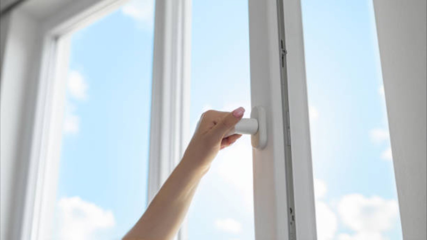 Place a metal spoon in the window: what it's for and why it's recommended