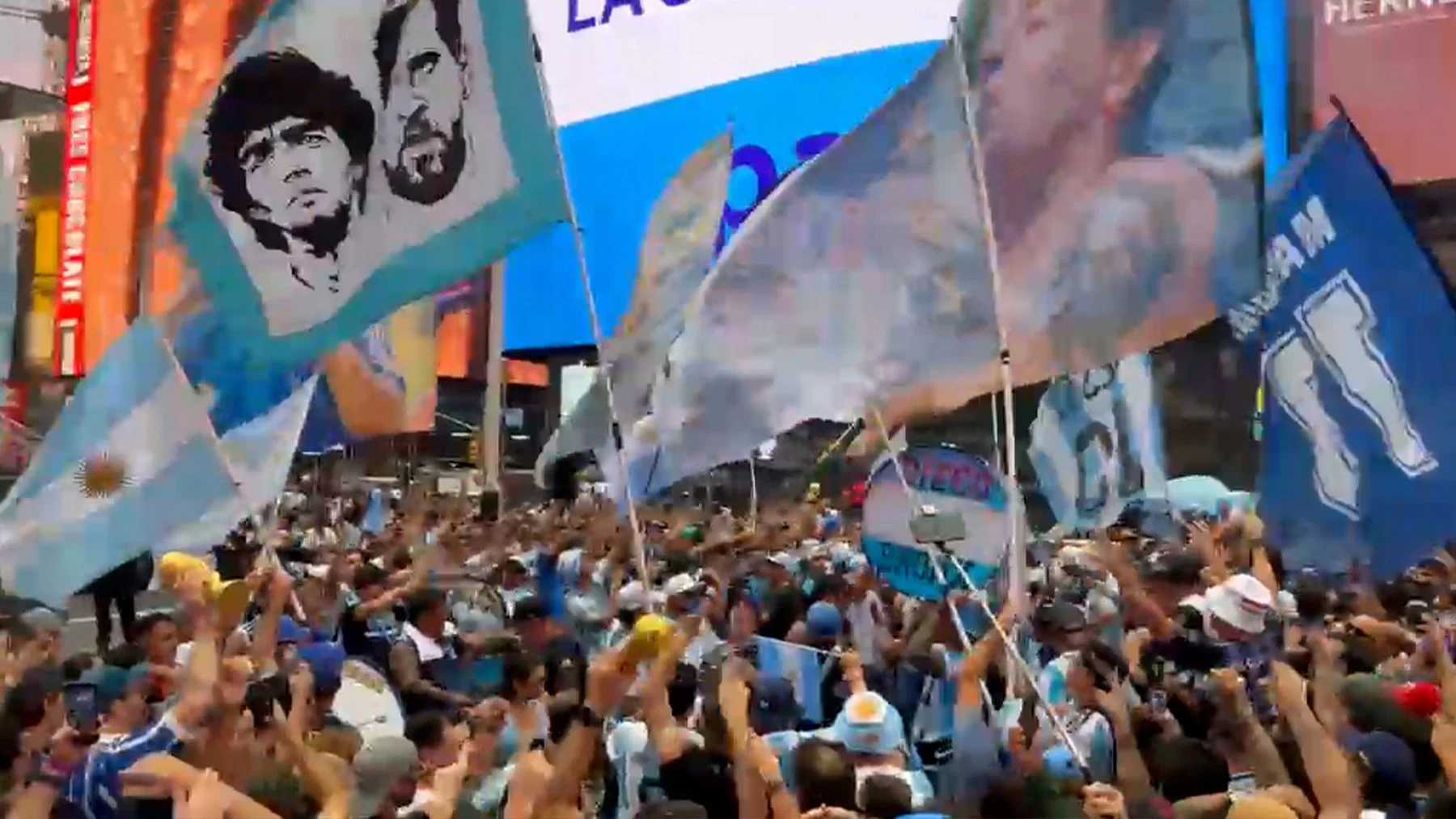 Thousands of fans held in New York before the match against Spain, with tickets from $10,000 in resale