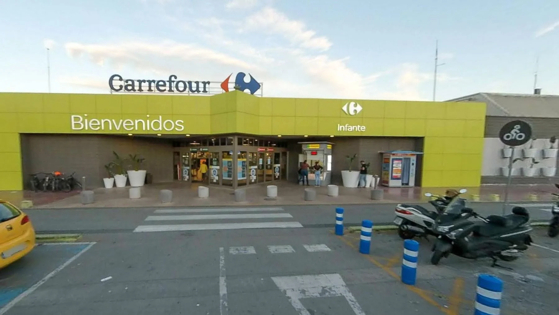 A man kills his partner in a shopping center in Murcia