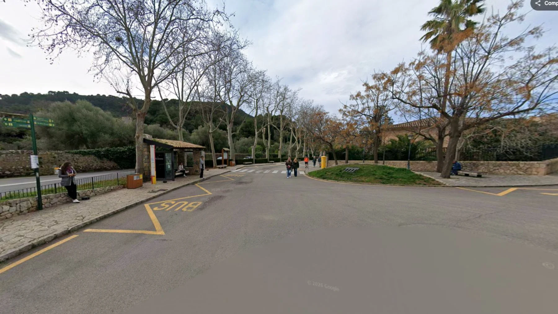 A man dies when a light is shot down by a bus in Mallorca