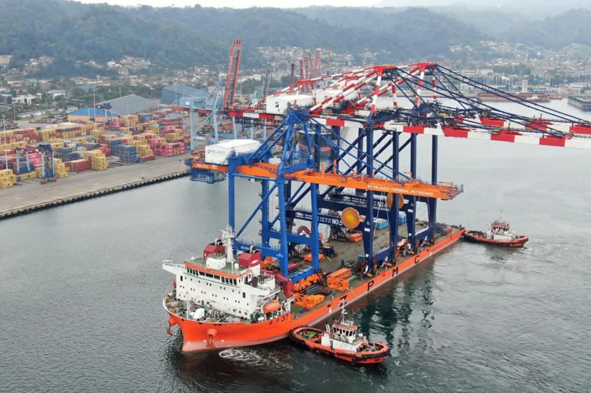 The country's trade balance recorded a deficit of US$450 million in June 2026, according to official data