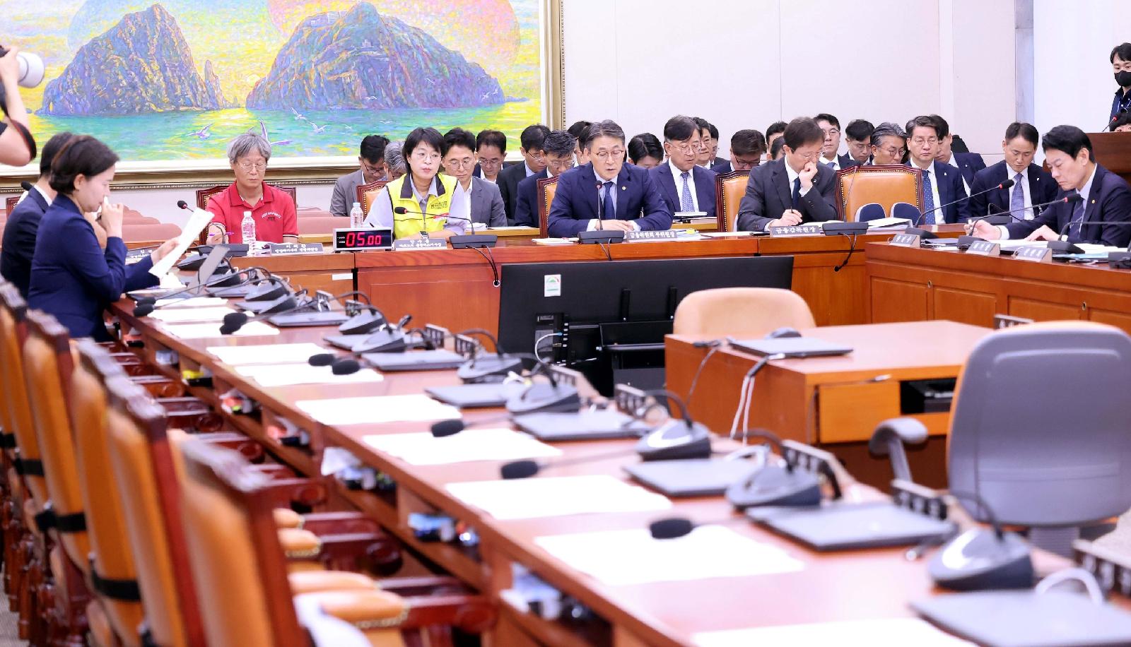 Lee Chan-jin said at a parliamentary hearing that any illegalities will be handled transparently and promptly