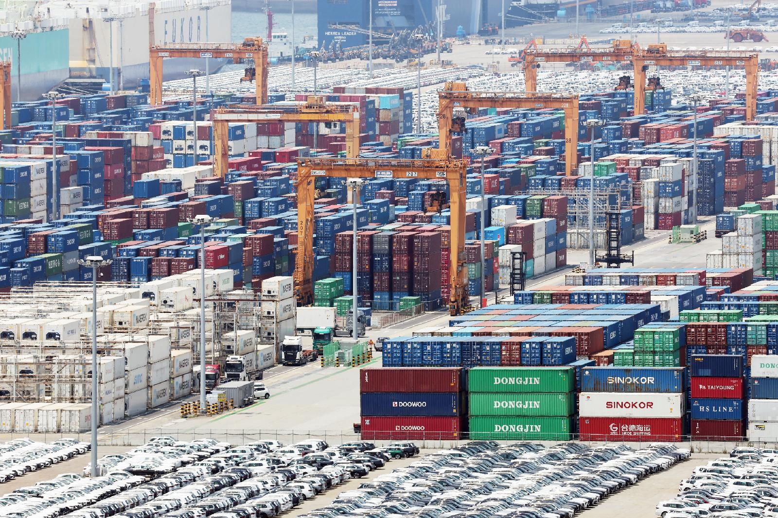 Exports rose 52.3% year-on-year to an all-time high for the period, driven by a 180.6% jump in chip sales to $22.1bn