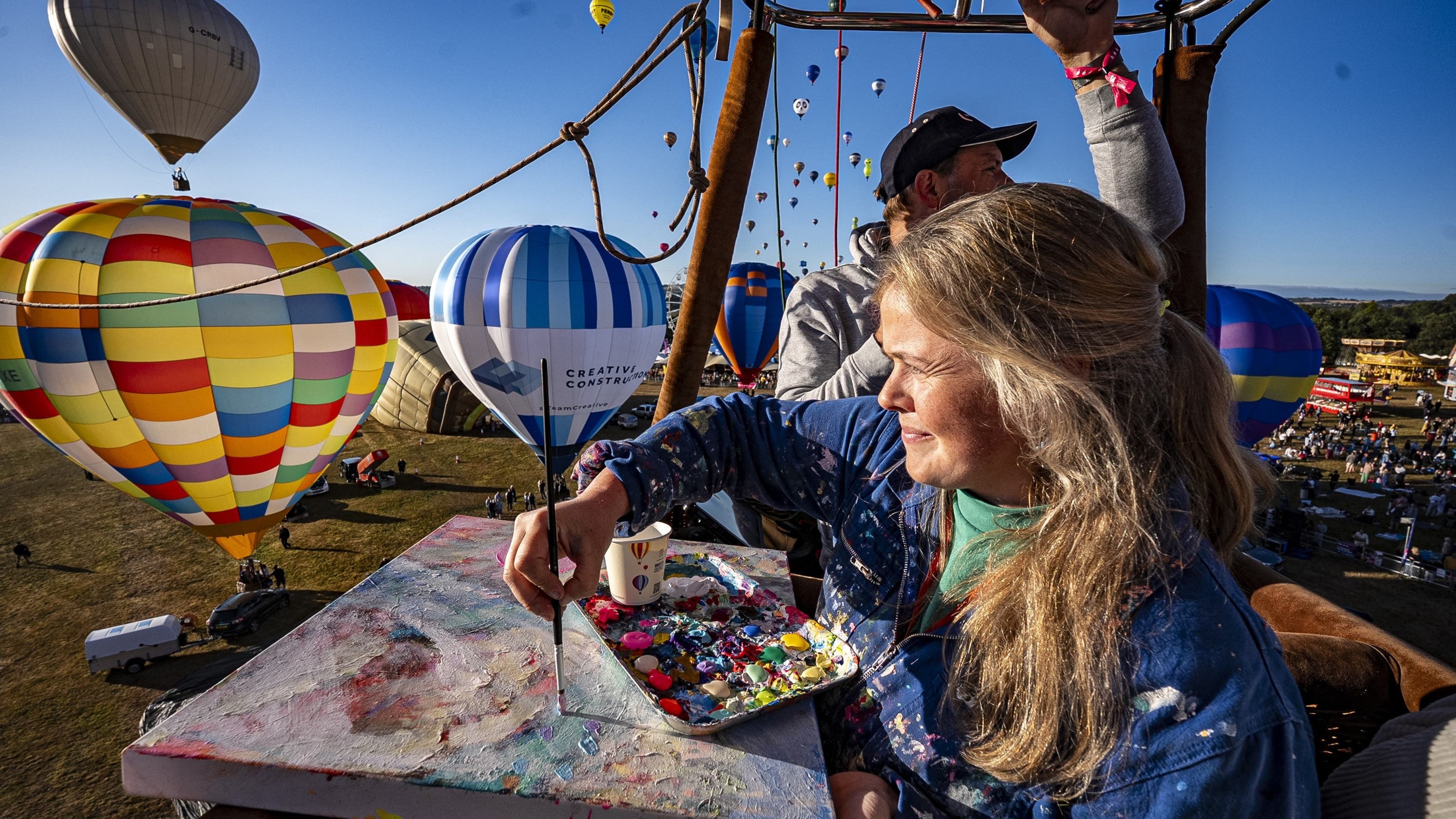 British artist takes to the skies to paint from hot air balloon basket