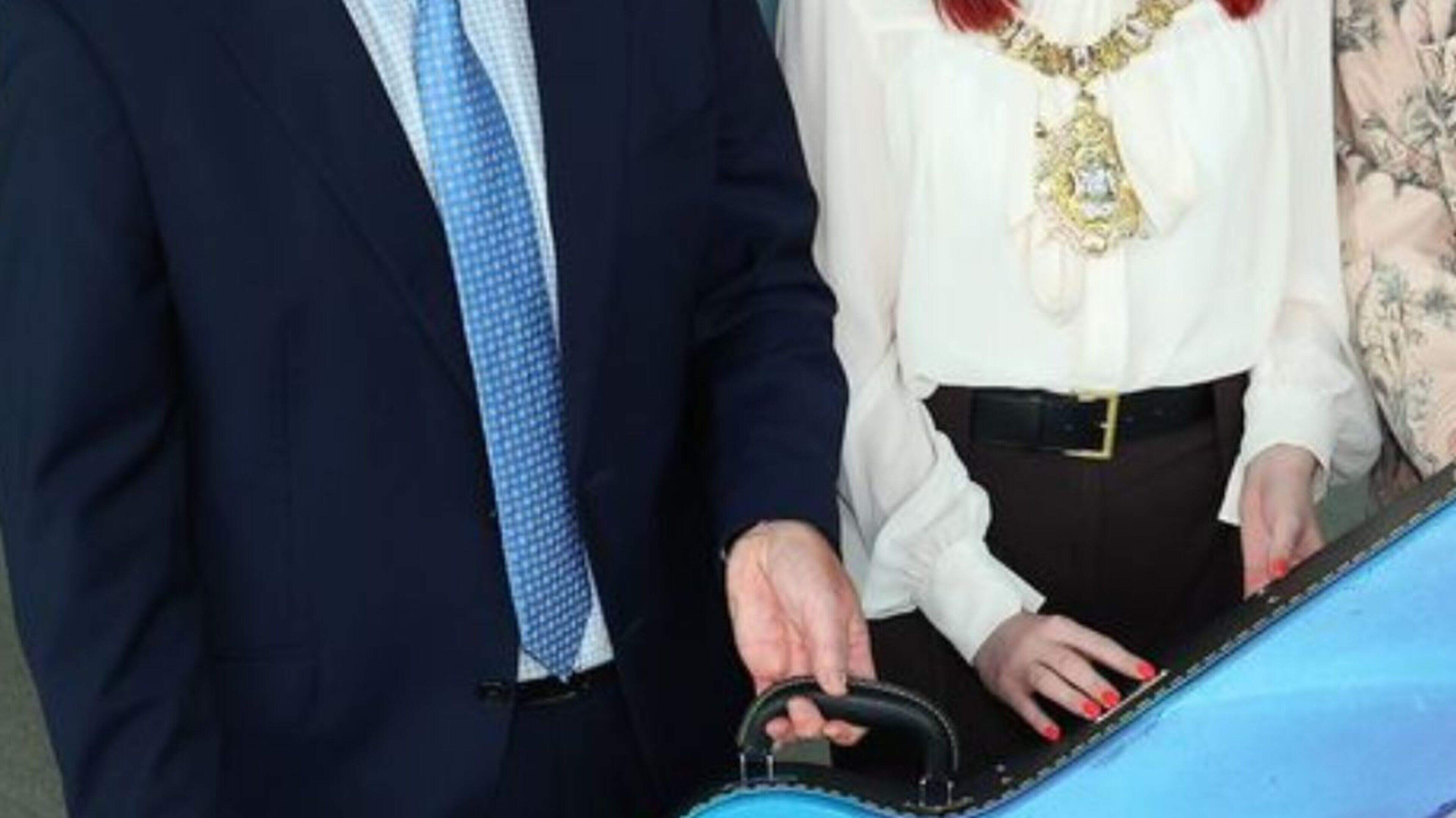 Watch as musicians turn Dublin to Belfast train into travelling trad session ahead of Fleadh