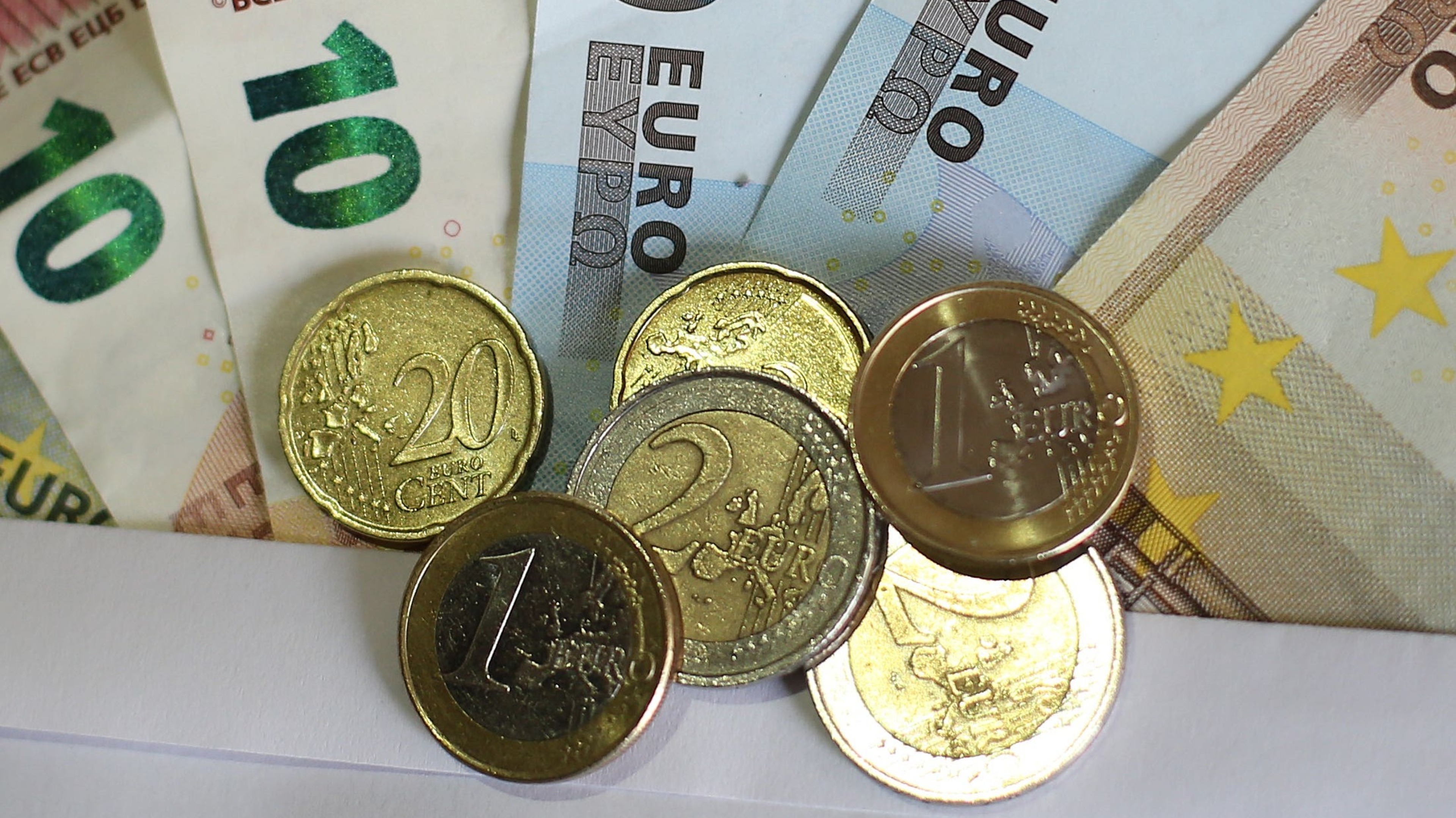 New crackdown on money laundering targets proceeds of criminal gangs