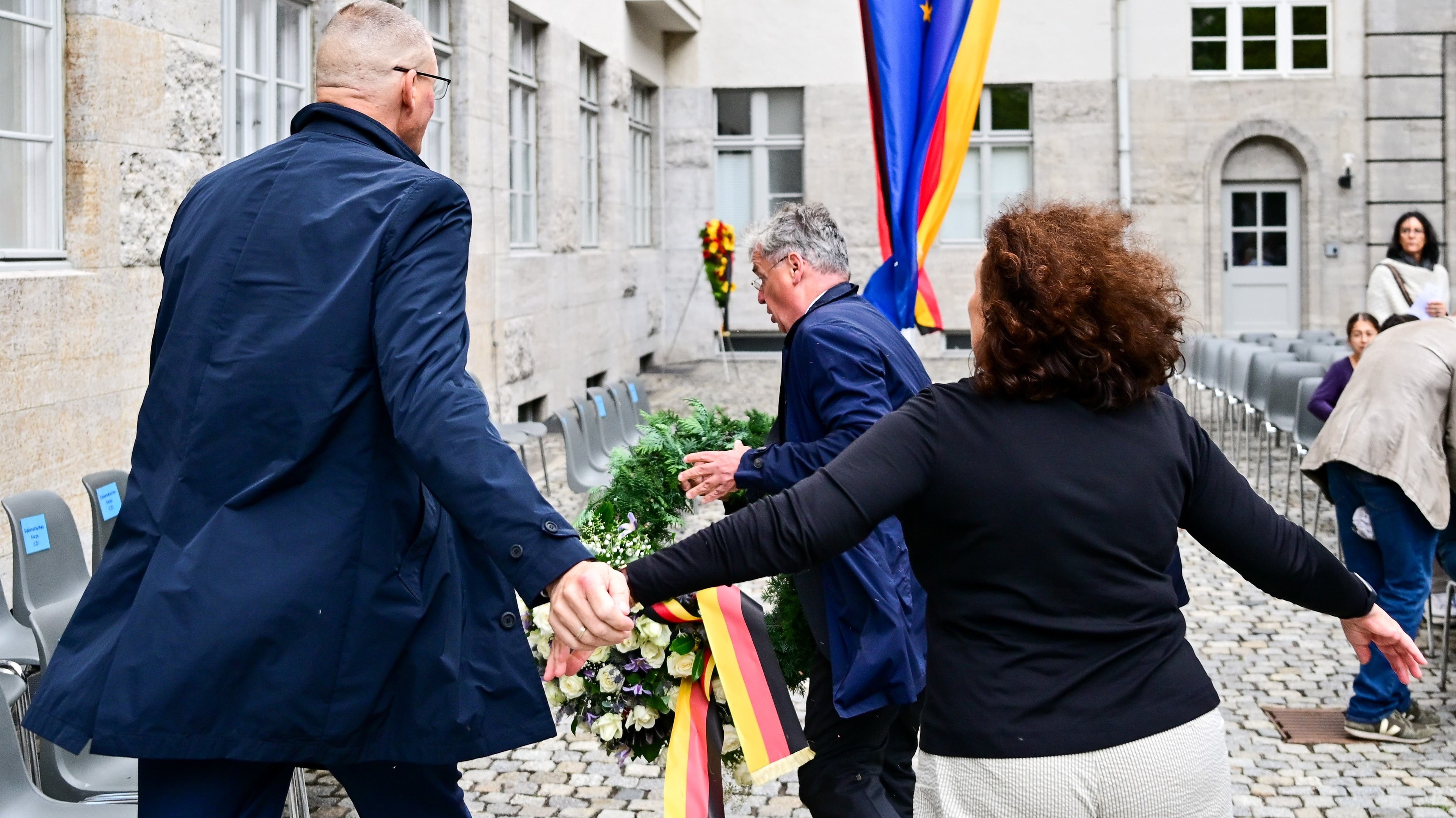 Relative of Hitler opponent tries to remove far-right party’s wreath at memorial