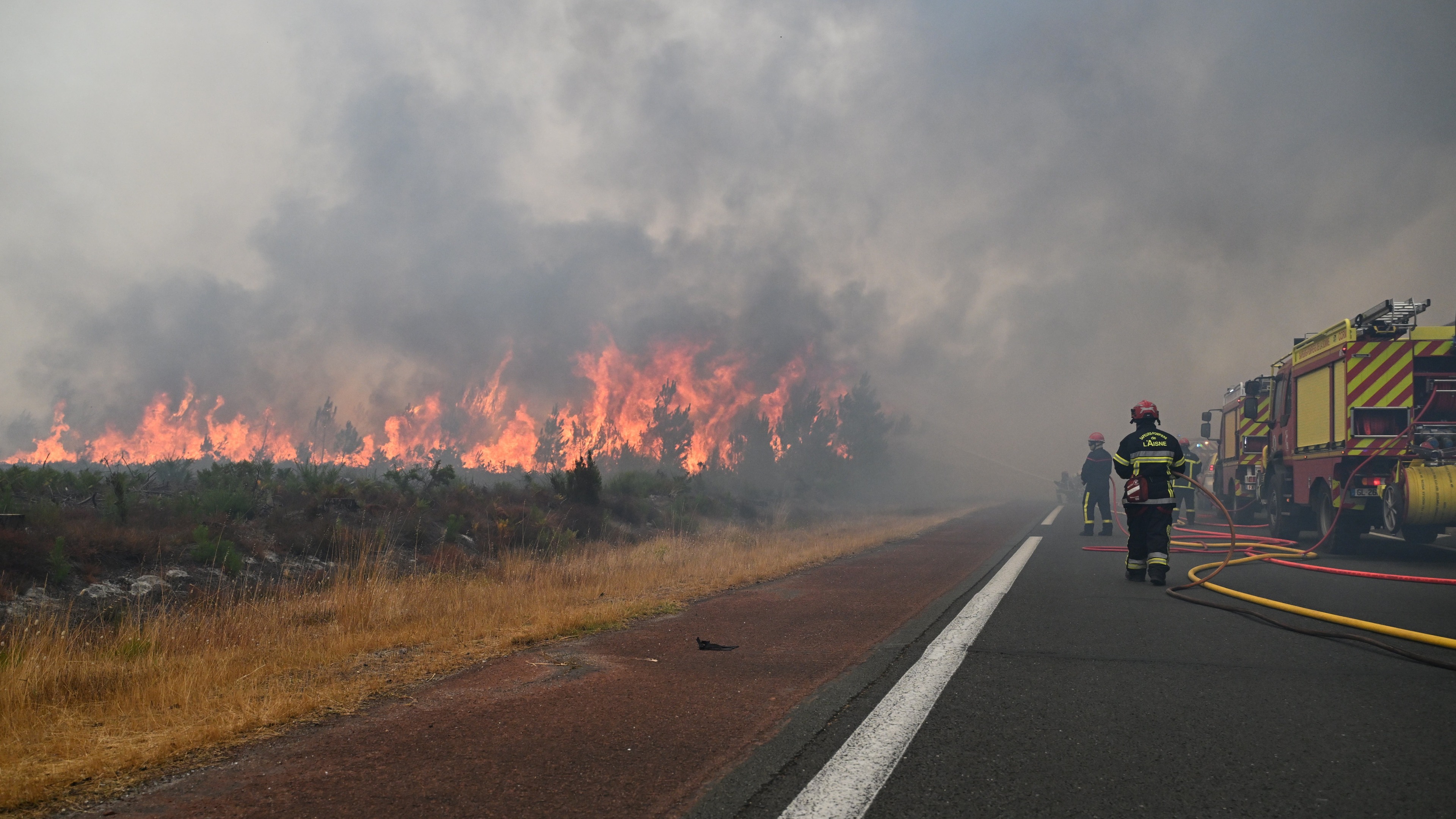 Wildfire forces another 55,000 people to evacuate in southwest France