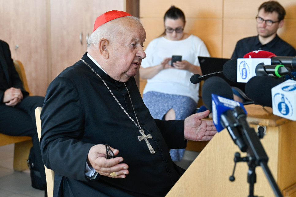 Cardinal Dziwisz in court. He testified in a lawsuit brought by the victim of a pedophile priest