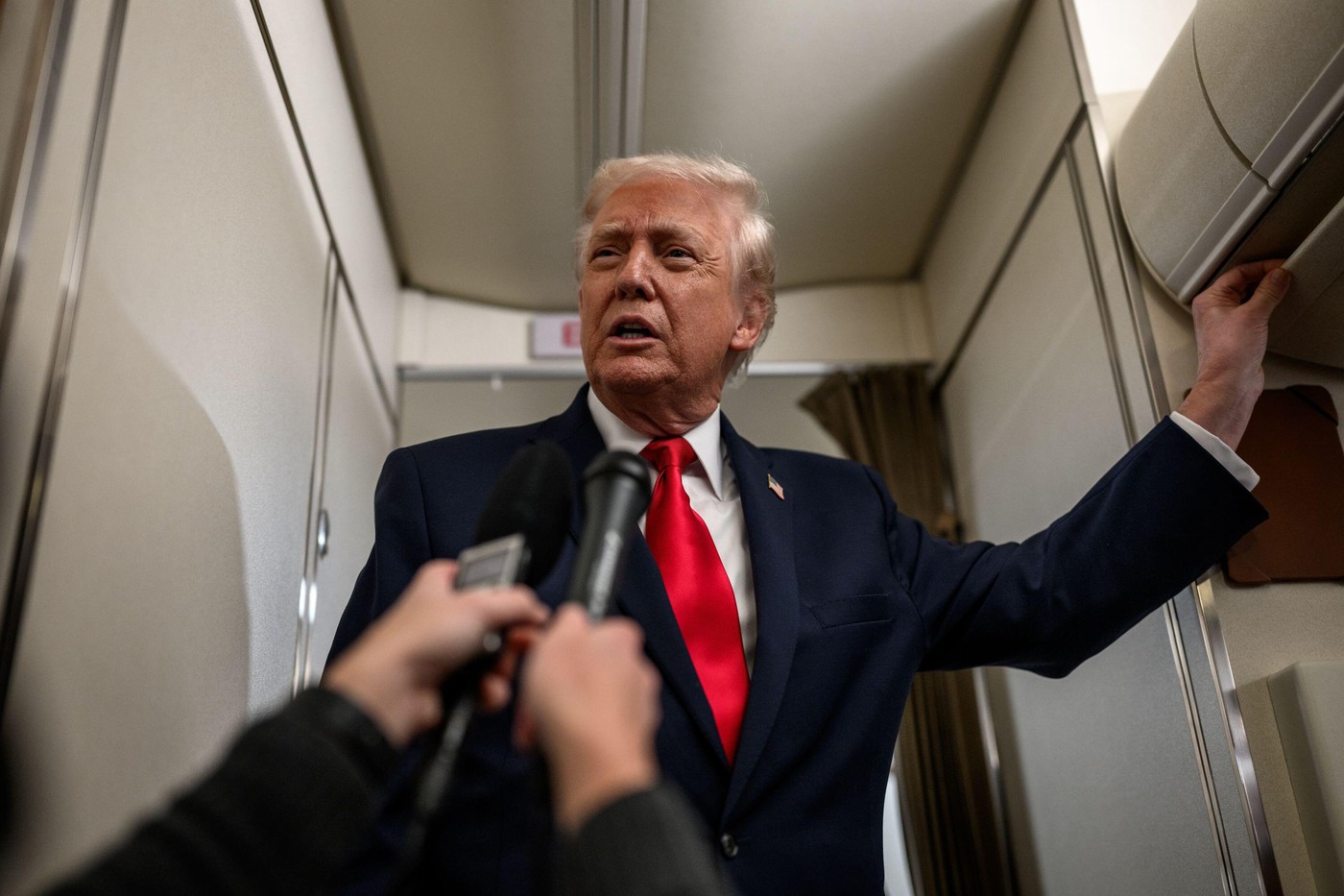 US president cites imminent deal on Strait of Hormuz as oil prices fall more than 4%