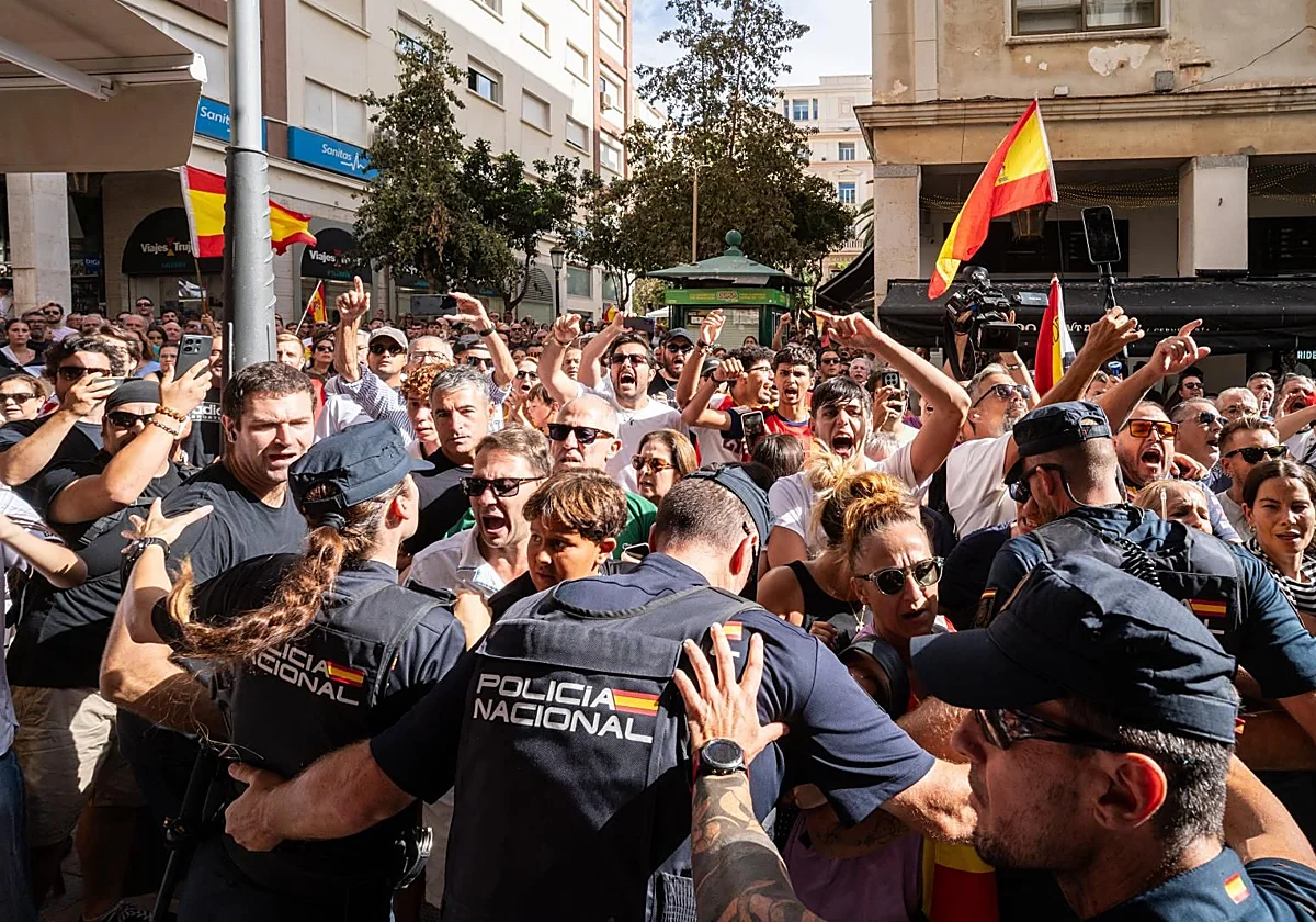 A PSOE edile criticizes the threat of expulsion and now Moncloa takes his position on Ceuta