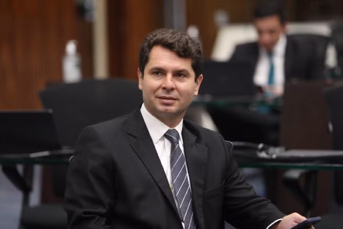 President of the Legislative Assembly since 2025, Curi had the support of Ratinho Junior in a convention with about 3 thousand people