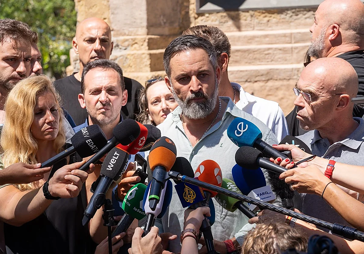 Abascal calls for "permanent militarization" of the border after the permitted "invasion"