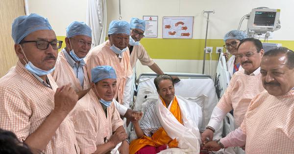 Activist Sonam Wangchuk ends fast after 26 days, CJP says protest to continue till Pradhan resigns