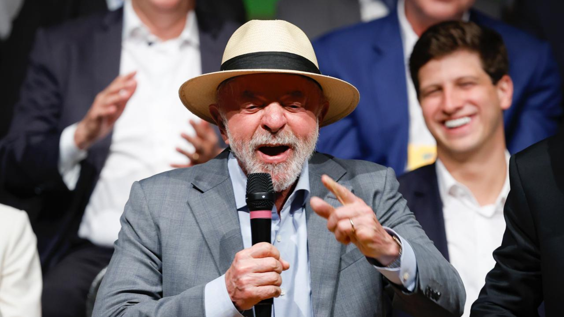 Lula presses Congress at the end of scale 6 X 1