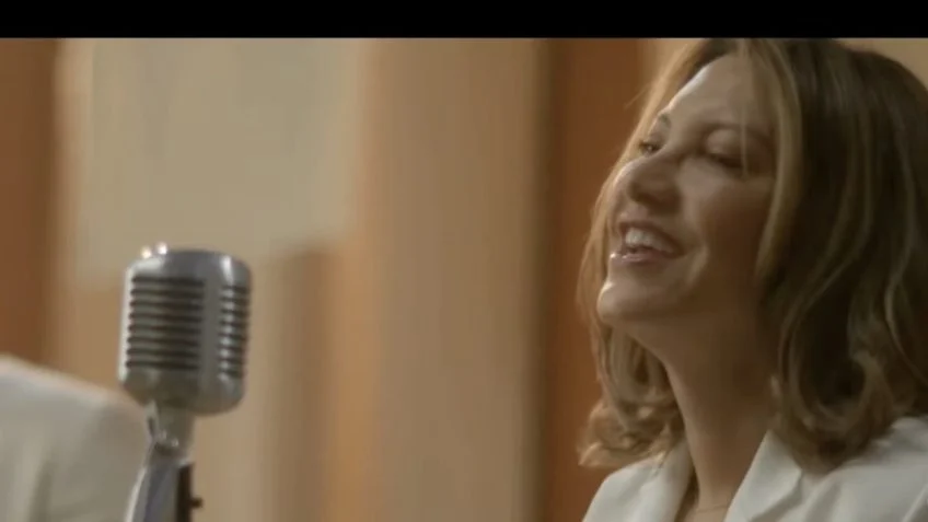 Janja becomes a singer and records music video with campaign jingle for Lula