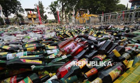 West Java Police Uncover 195 Drug Cases and Destroy 25 Thousand Bottles of Alcoholic Drinks