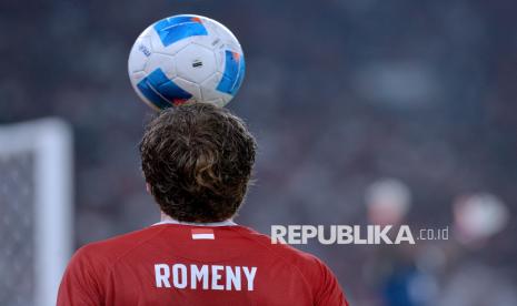 Ole Romeny and Justin Hubner Defend Fortuna Sittard in Friendly Match Against Olympiacos