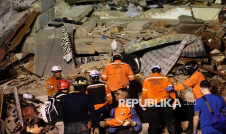 Venezuela Earthquake Victims Reach Tens of Thousands