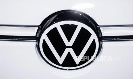 The German automaker is considering a major restructuring affecting at least 100,000 workers worldwide
