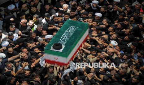 Ali Khamenei's Funeral Procession Over, Here Is Mojtaba's Vow to Avenge His Father's Death