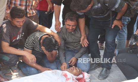 Massacre, Israel Kills Eight Gaza Residents at Police Station