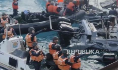 Philippines and China Clash in South China Sea, 1 Soldier Wounded