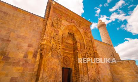 The Charm of Drivigi Grand Mosque in Turkey